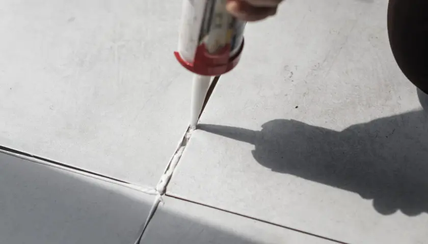 Ile schnie silikon sanitarny? Sprawdź, co wpływa na czas schnięcia